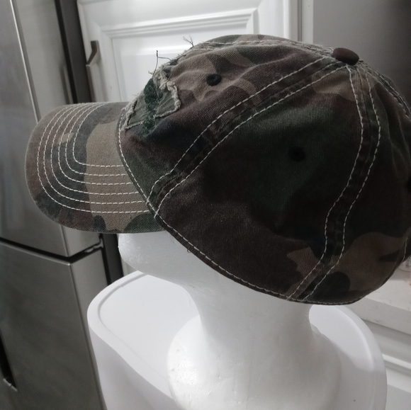 Anheuser-busch Official Product Camouflage Distressed Embroidered Logo Cap - Picture 3 of 7